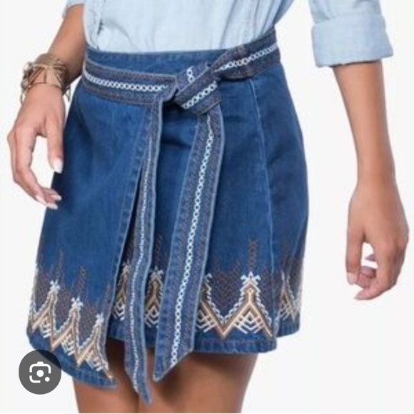 Free People Denim Wrap Tie Skirt Aztec Boho Embroidery Hendrix - Sz 10 - Picture 2 of 14